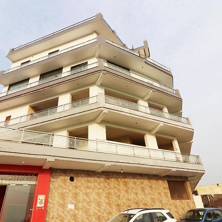 Oyo Hotel Inn Way Szionipat Kültér fotó